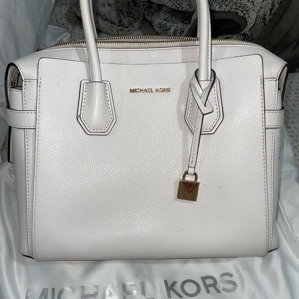 White MK medium size purse with matching wallet.
